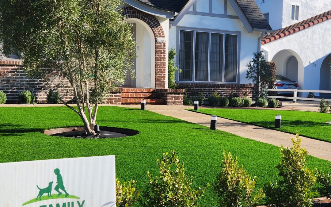 Low Maintenance Aspects of Artificial Grass: Enjoy a Lush Lawn with Minimal Effort
